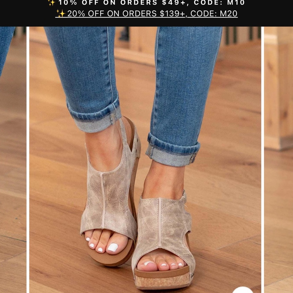 NWT Melarey boutique wedge cork heels size 8.5